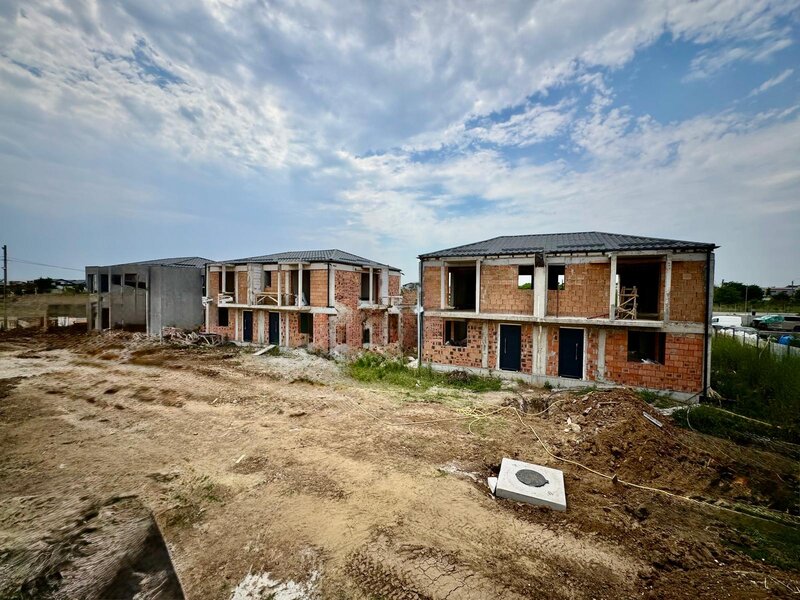 Tunari, Complex Teilor 77 vanzare vila individuala  0% comision
